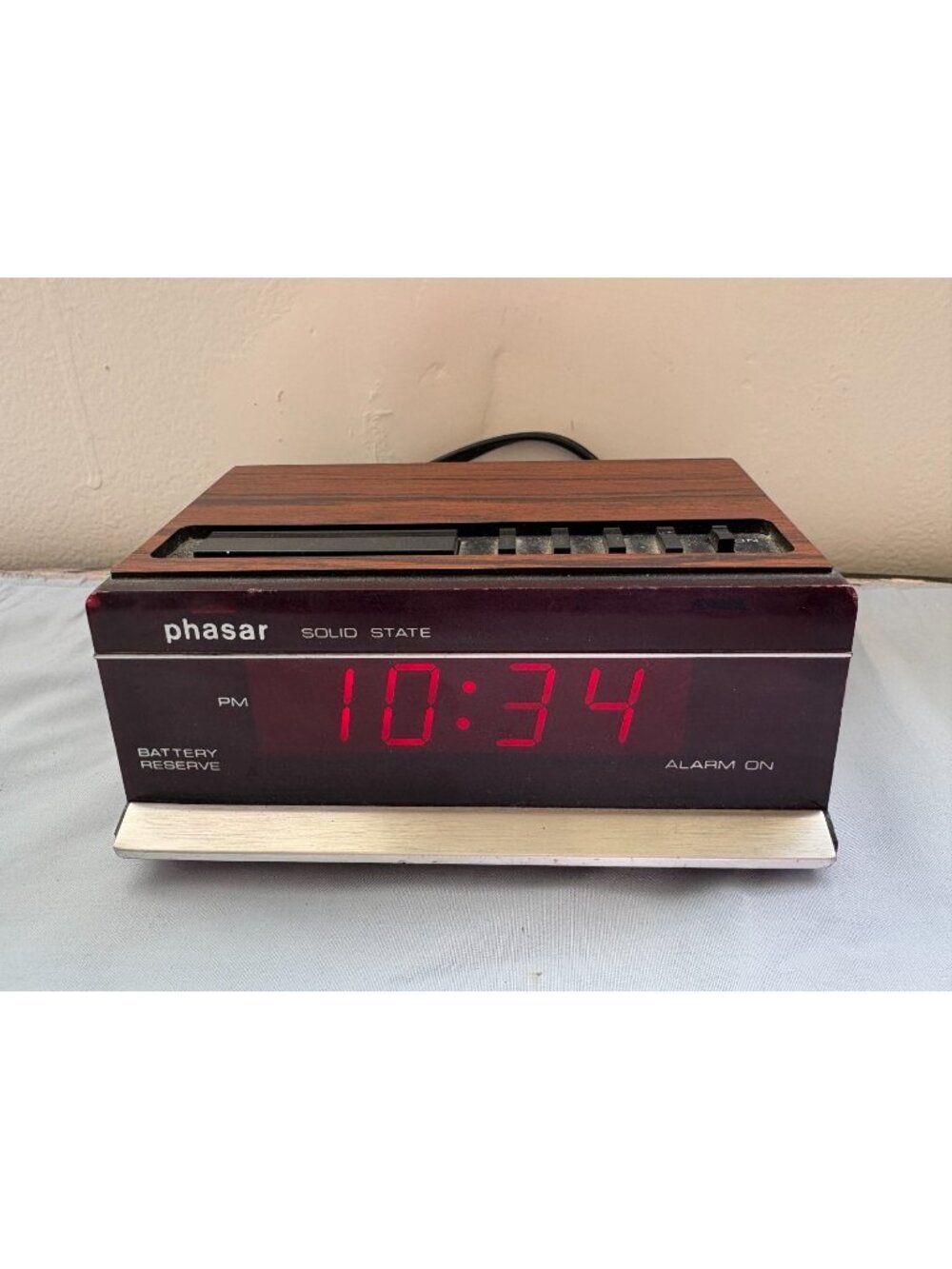 Phaser Solid State Alarm Clock 56512 Digital Alarm Clock Woodgrain Red LED Works